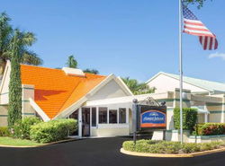 Howard Johnson by Wyndham Vero Beach / Downtown
