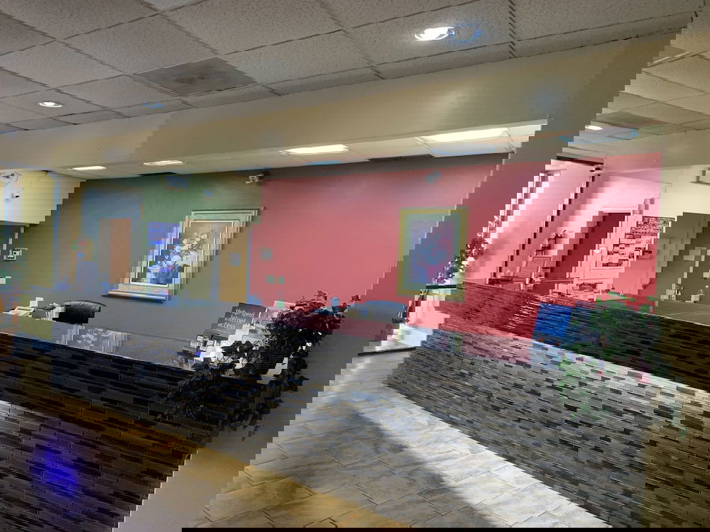 Americas Best Value Inn Forest - thumb 1