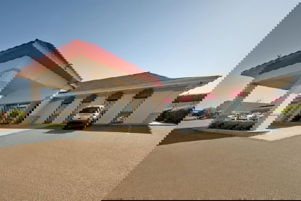 Americas Best Value Inn Forest - thumb 0