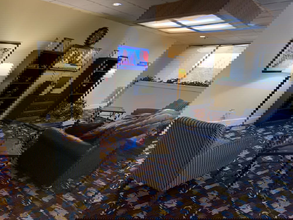 Americas Best Value Inn Forest - thumb 5