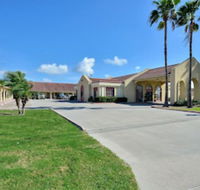 Americas Best Value Inn  Suites Aransas Pass - Students Accommodation
