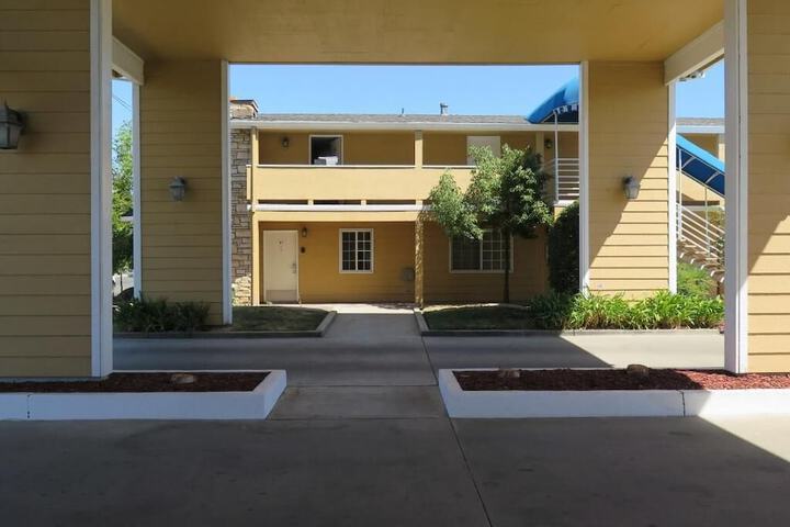 Bonanza Inn & Suites - thumb 1