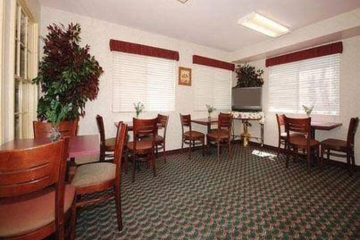 Comfort Inn - thumb 4