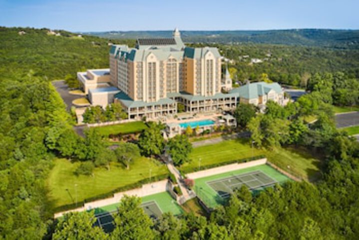 Chateau On The Lake Resort Spa And Convention Center - thumb 0