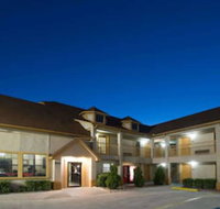 Howard Johnson by Wyndham San Marcos - Tourism Bookings