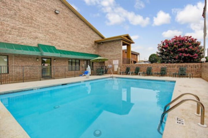 Days Inn By Wyndham Conover-Hickory - thumb 0