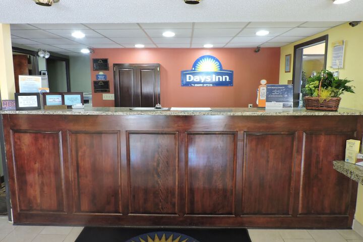 Days Inn By Wyndham Conover-Hickory - thumb 6