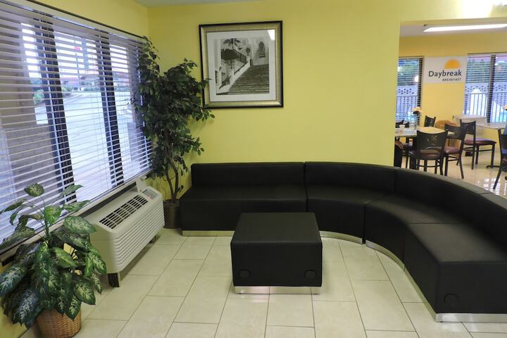 Days Inn By Wyndham Conover-Hickory - thumb 3