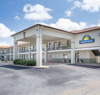 Days Inn by Wyndham Hamilton - China Accommodation