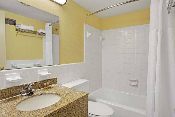 Days Inn By Wyndham Newport News - thumb 7