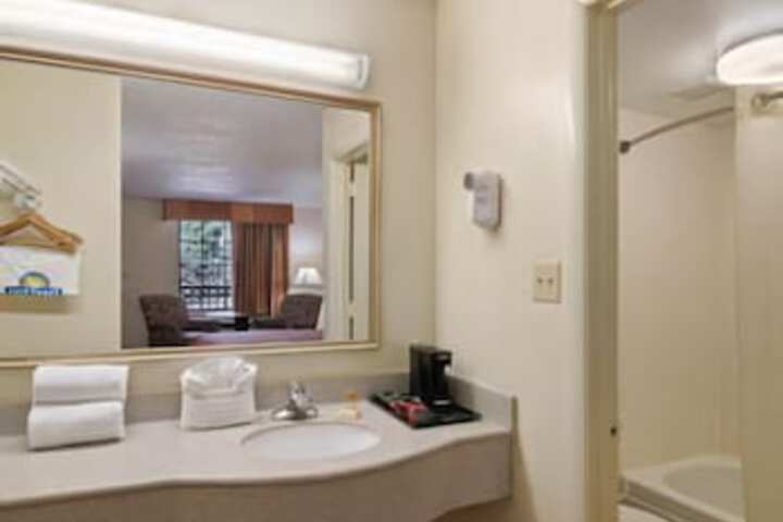 Days Inn By Wyndham Dalton - thumb 5