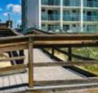 Southern Breeze Oceanfront Motel - Students Accommodation