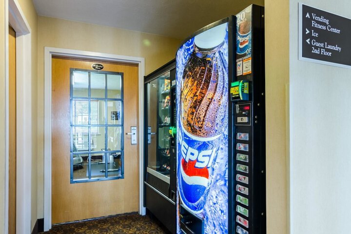 Rodeway Inn Cozad - thumb 5