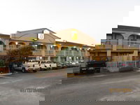 Super 8 by Wyndham Kingsville