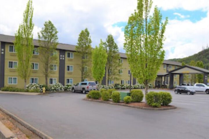 Super 8 By Wyndham Roseburg - thumb 0