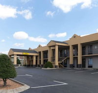 Super 8 by Wyndham Clarksville Northeast - USA Accommodation