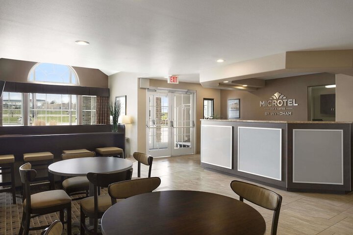 Microtel Inn & Suites By Wyndham Marion/Cedar Rapids - thumb 1