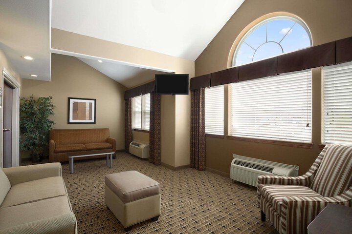 Microtel Inn & Suites By Wyndham Marion/Cedar Rapids - thumb 3