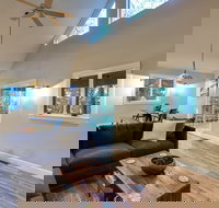 Snowline Cabin 69 - An Elegant Country Family Home - Tourism Bookings