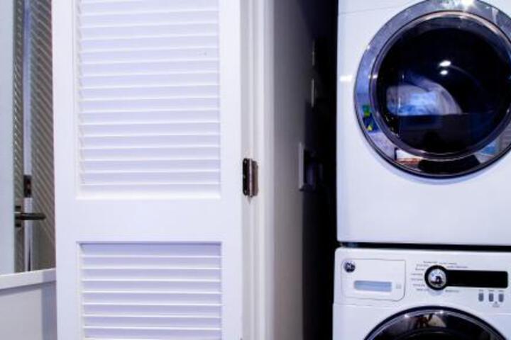  HOME SUITE HOME On The Rox Privacy  Parking - thumb 6