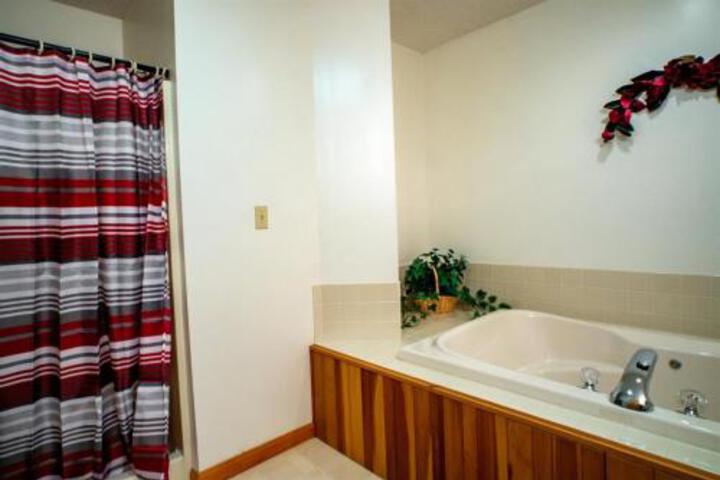 Bear Hug Inn - thumb 5