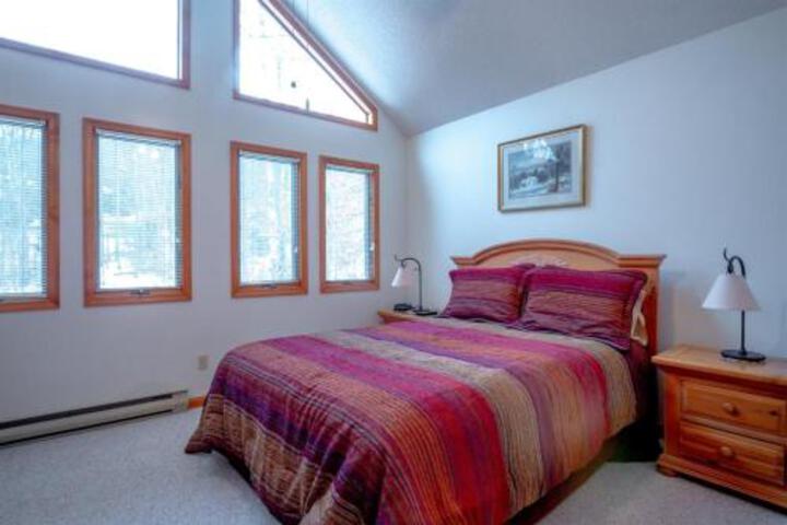 Bear Hug Inn - thumb 2
