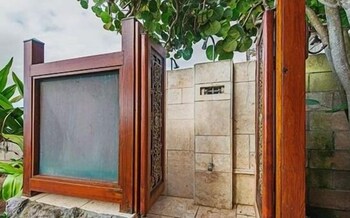 Blue Mahina At Sunset Beach 4 Bedroom Home - thumb 0