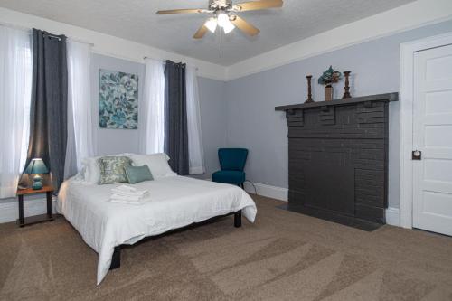 Bluesy Bungalow! Porch Swing! Pets Ok! Benning 15 Mins - thumb 3