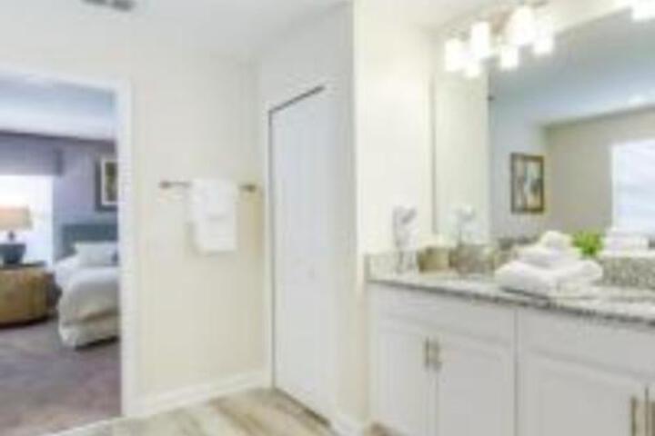 Ultimate 6 Bed Villa With Spa & Pool - thumb 2