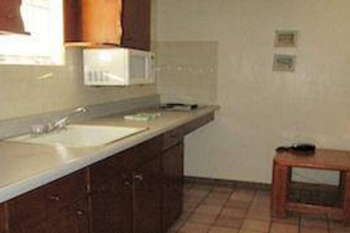 Topaz Inn & Suites - thumb 1