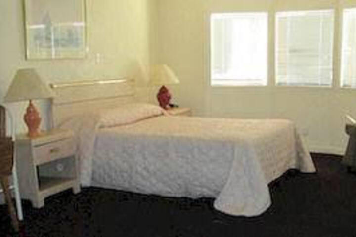 Topaz Inn & Suites - thumb 2