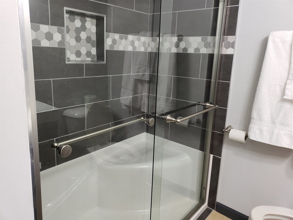 Apartment - 1064 College Street - thumb 6