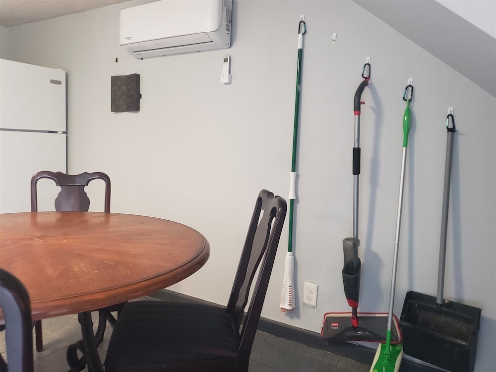 Apartment - 1064 College Street - thumb 2