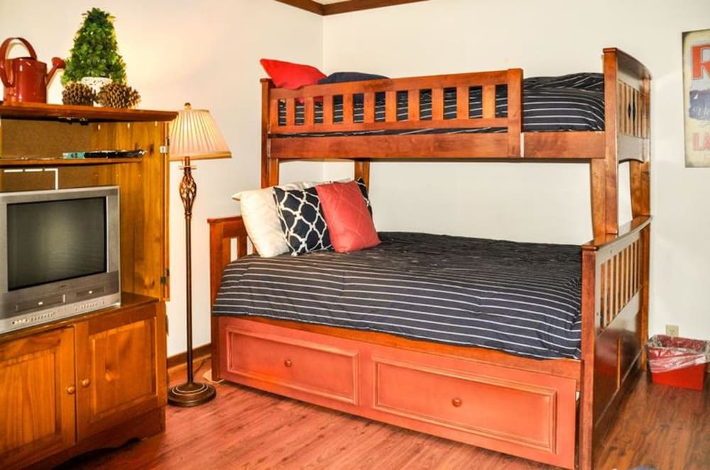 Tahoe Taverns 101 By Tahoe Mountain Properties - thumb 4