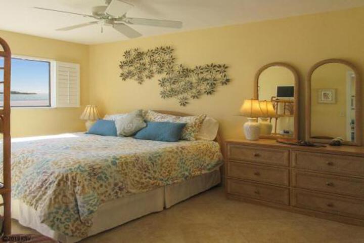 Carlos Pointe 421 Condo - thumb 3