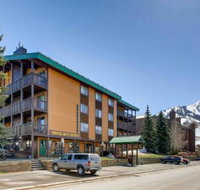 3 Br Unit With Fireplace & Mountain Views Condo - Students Accommodation