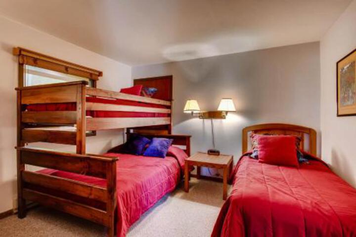 2 Br Sleeps 5 People With Mountain Views Condo - thumb 5