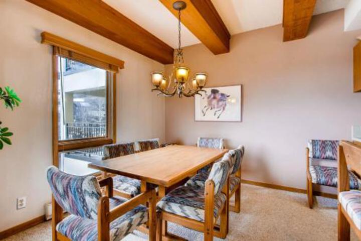 2 Br Sleeps 5 People With Mountain Views Condo - thumb 0