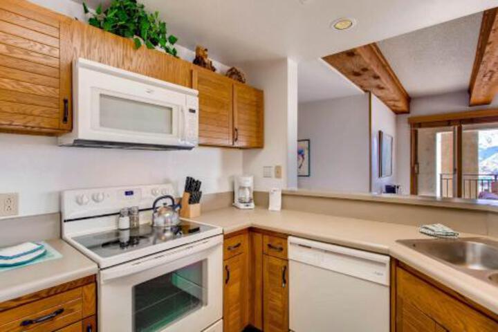 2 Br Sleeps 5 People With Mountain Views Condo - thumb 6