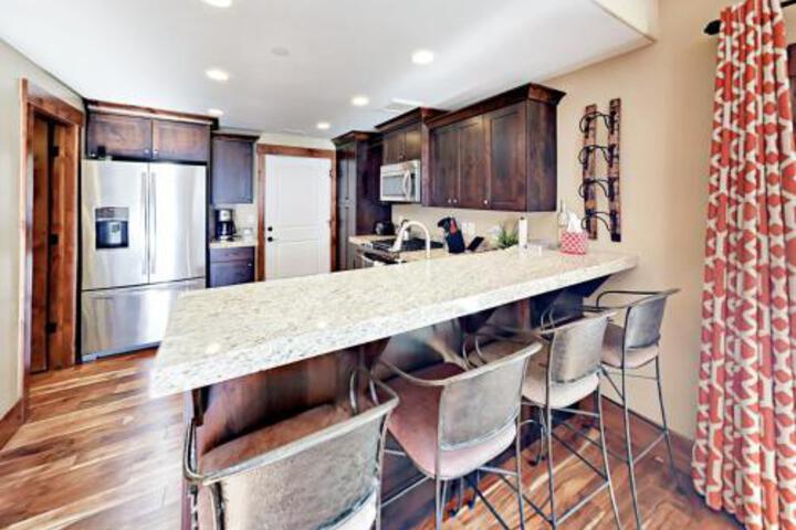 Well Appointed Gem Townhouse Townhouse - thumb 0