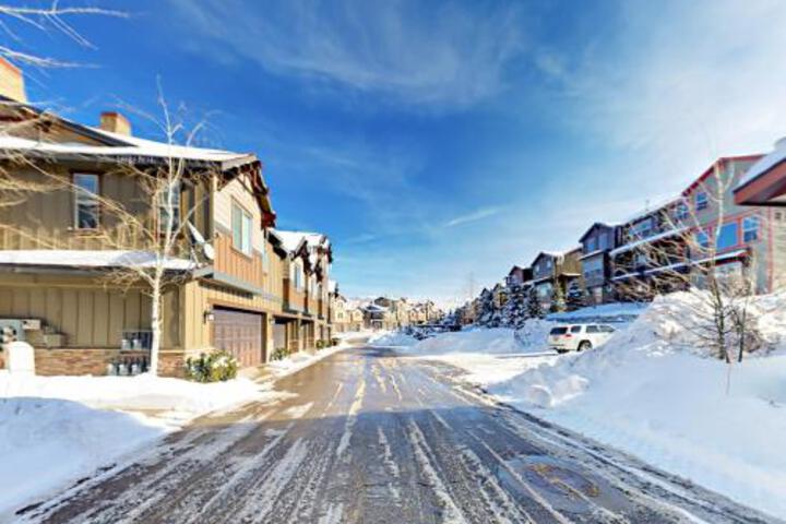 Well Appointed Gem Townhouse Townhouse - thumb 2