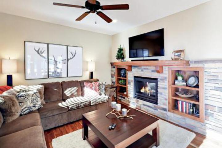 Well Appointed Gem Townhouse Townhouse - thumb 3