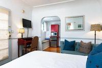 Sunny Hotel Room Corner Unit - 1 Br Hotel Room