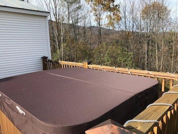 Twine Hill 4 Bedroom Private Hot Tub Home - thumb 3