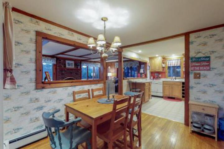 3 Bed 2 Bath Vacation Home In East Falmouth - thumb 1