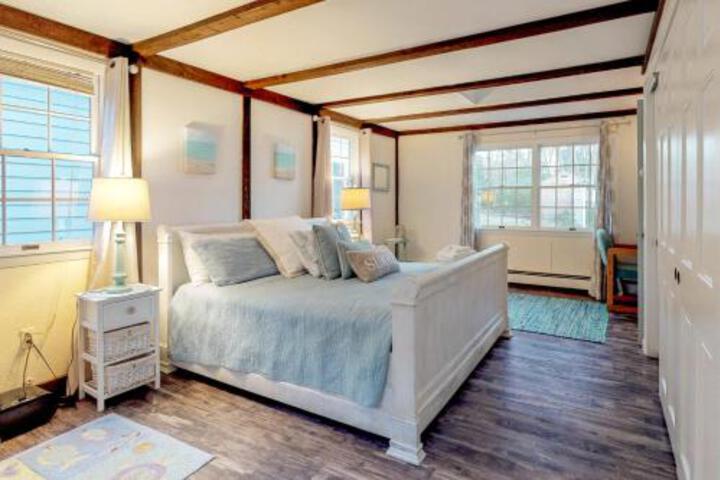 3 Bed 2 Bath Vacation Home In East Falmouth - thumb 4