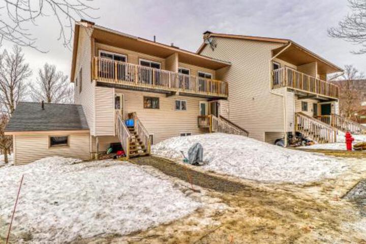 3 Bed 2 Bath Vacation Home In Bolton