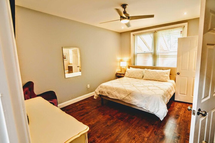 1345 Hunt 2nd Floor 2 Br Apts - thumb 3