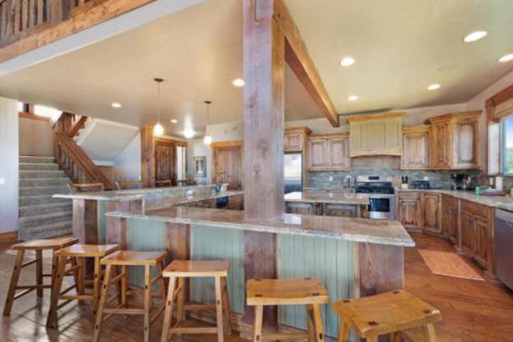 9 Bed 5 Bath Vacation Home In Fish Haven - thumb 4