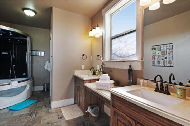 9 Bed 5 Bath Vacation Home In Fish Haven - thumb 2